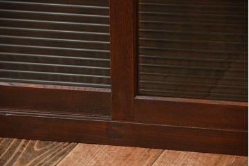 アンティーク家具　アンティーク　古い木製のモールガラス戸水屋箪笥サイドボード