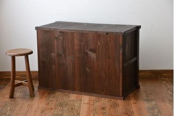 アンティーク家具　アンティーク　古い木製のモールガラス戸水屋箪笥サイドボード