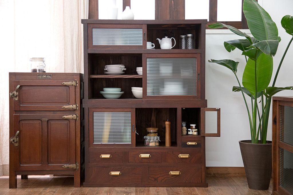 アンティーク家具　古民具・骨董　モールガラス入り!前面欅材の和製アンティーク収納棚