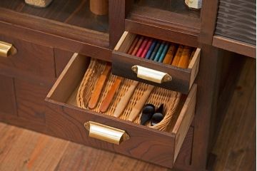 アンティーク家具　古民具・骨董　モールガラス入り!前面欅材の和製アンティーク収納棚