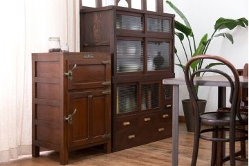 アンティーク家具　古民具・骨董　モールガラス入り!前面欅材の和製アンティーク収納棚