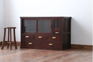 アンティーク家具　古民具・骨董　モールガラス入り!前面欅材の和製アンティーク収納棚