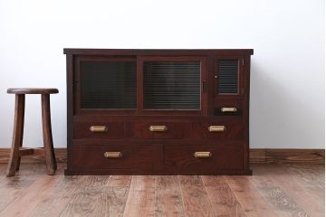 アンティーク家具　古民具・骨董　モールガラス入り!前面欅材の和製アンティーク収納棚