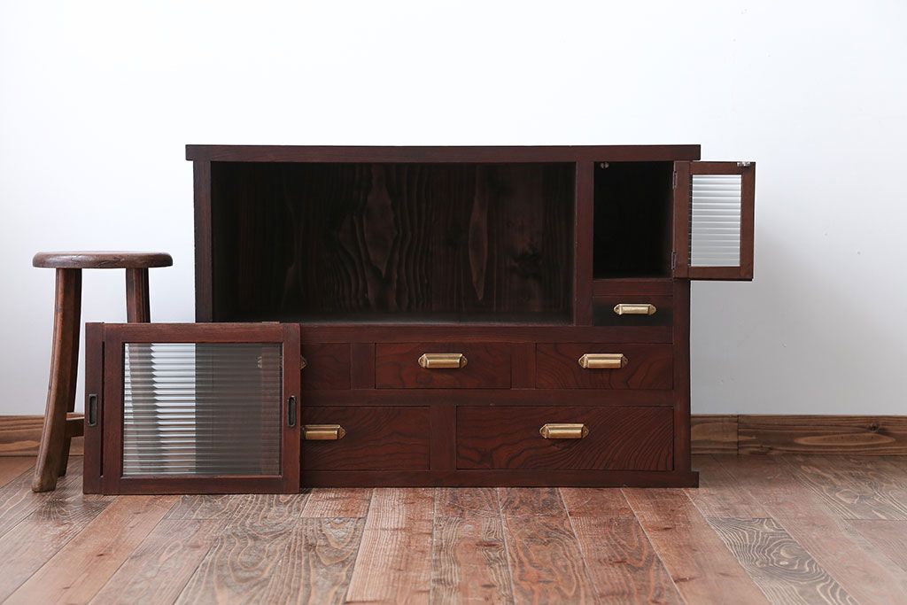 アンティーク家具　古民具・骨董　モールガラス入り!前面欅材の和製アンティーク収納棚