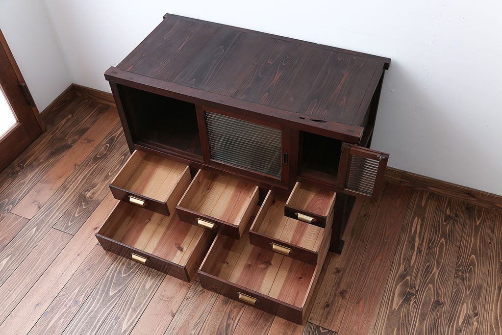 アンティーク家具　古民具・骨董　モールガラス入り!前面欅材の和製アンティーク収納棚