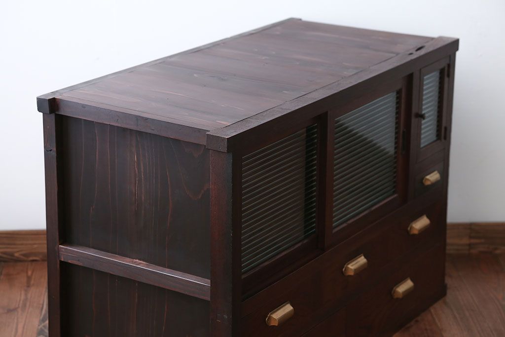 アンティーク家具　古民具・骨董　モールガラス入り!前面欅材の和製アンティーク収納棚