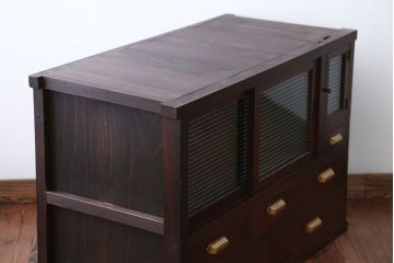 アンティーク家具　古民具・骨董　モールガラス入り!前面欅材の和製アンティーク収納棚