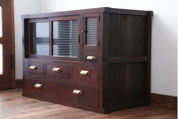 アンティーク家具　古民具・骨董　モールガラス入り!前面欅材の和製アンティーク収納棚