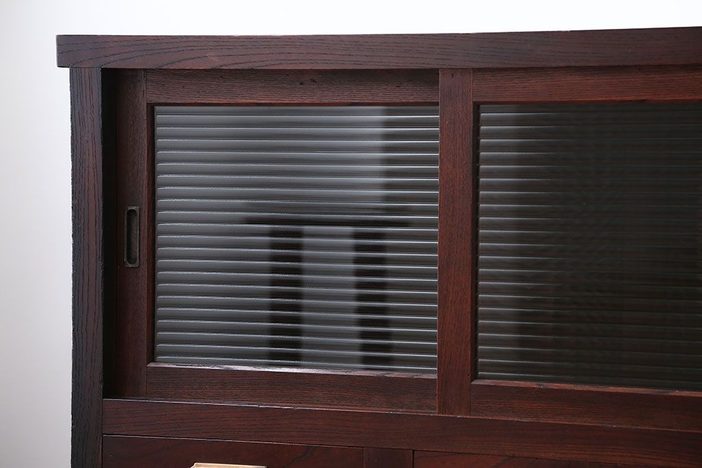 アンティーク家具　古民具・骨董　モールガラス入り!前面欅材の和製アンティーク収納棚