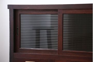 アンティーク家具　古民具・骨董　モールガラス入り!前面欅材の和製アンティーク収納棚