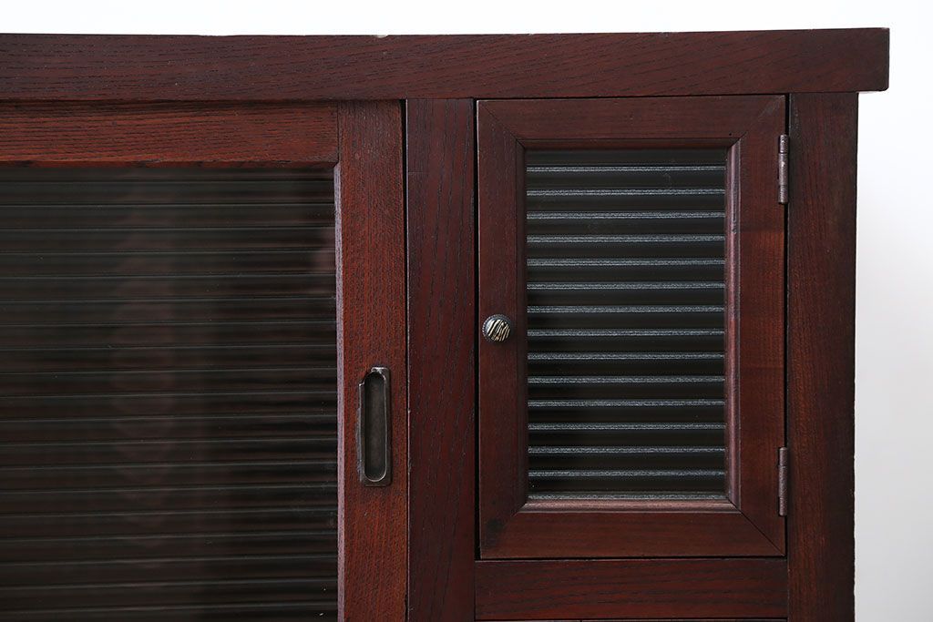 アンティーク家具　古民具・骨董　モールガラス入り!前面欅材の和製アンティーク収納棚