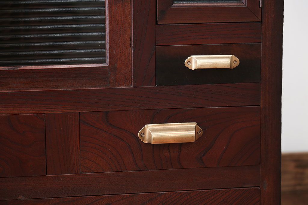 アンティーク家具　古民具・骨董　モールガラス入り!前面欅材の和製アンティーク収納棚