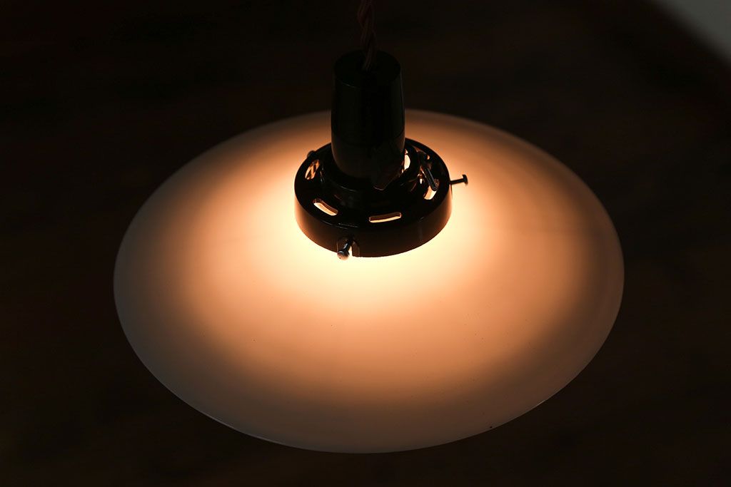 昭和レトロ　シンプルな白いガラスの平笠天井照明2個セット