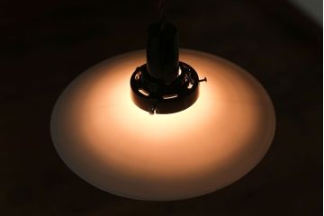 昭和レトロ　シンプルな白いガラスの平笠天井照明2個セット