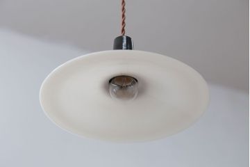 昭和レトロ　シンプルな白いガラスの平笠天井照明2個セット