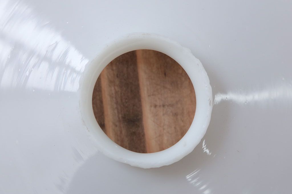 昭和レトロ　シンプルな白いガラスの平笠天井照明2個セット