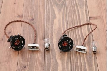 昭和レトロ　シンプルな白いガラスの平笠天井照明2個セット