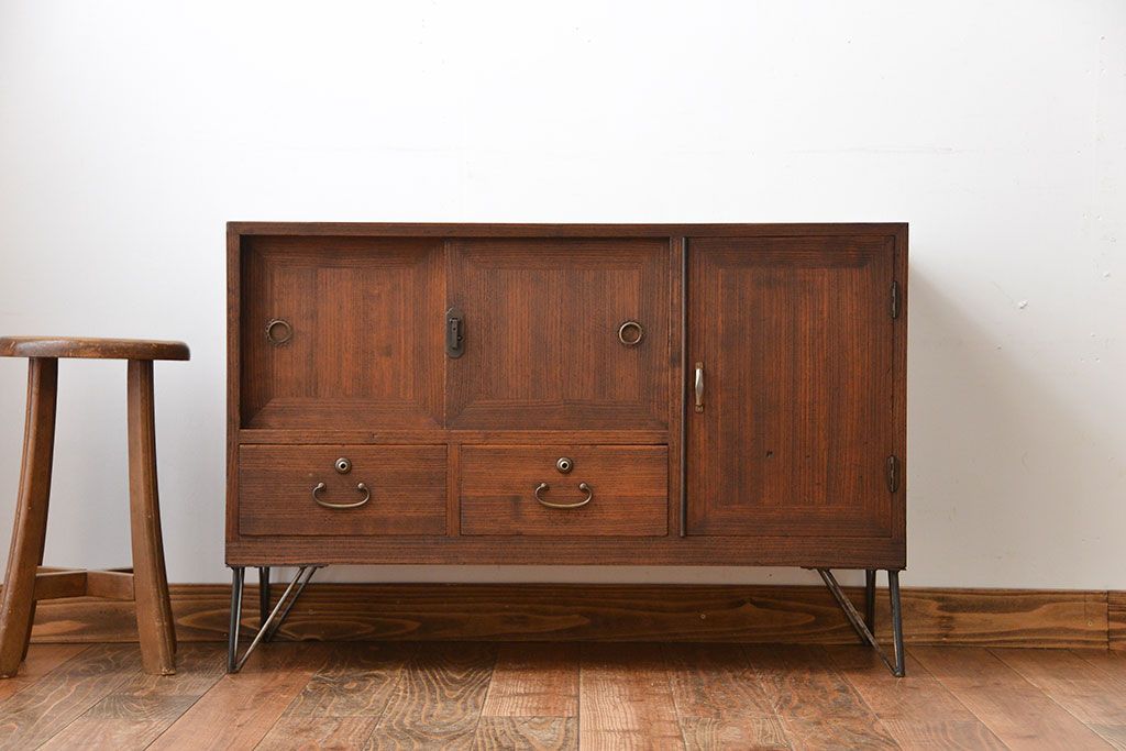 アンティーク家具　アンティーク　古い木製の和風な鉄脚ローボード