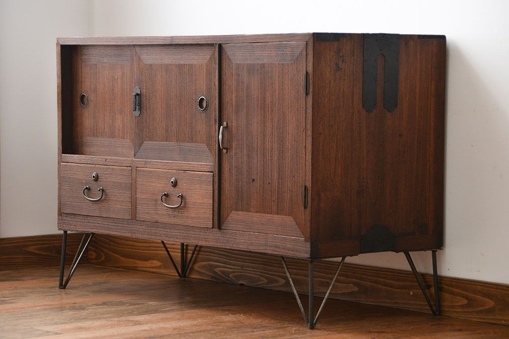 アンティーク家具　アンティーク　古い木製の和風な鉄脚ローボード