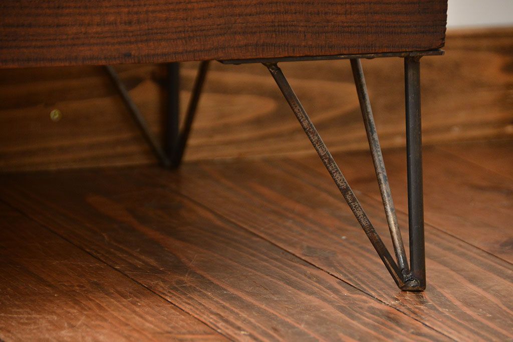 アンティーク家具　アンティーク　古い木製の和風な鉄脚ローボード