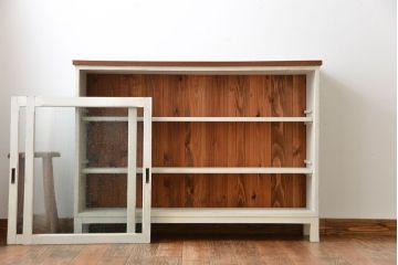 アンティーク家具　アンティークペイント　気泡ガラス入り!脚付きキャビネット