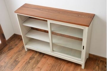 アンティーク家具　アンティークペイント　気泡ガラス入り!脚付きキャビネット