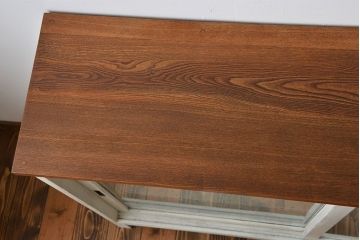 アンティーク家具　アンティークペイント　気泡ガラス入り!脚付きキャビネット