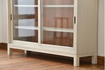 アンティーク家具　アンティークペイント　気泡ガラス入り!脚付きキャビネット