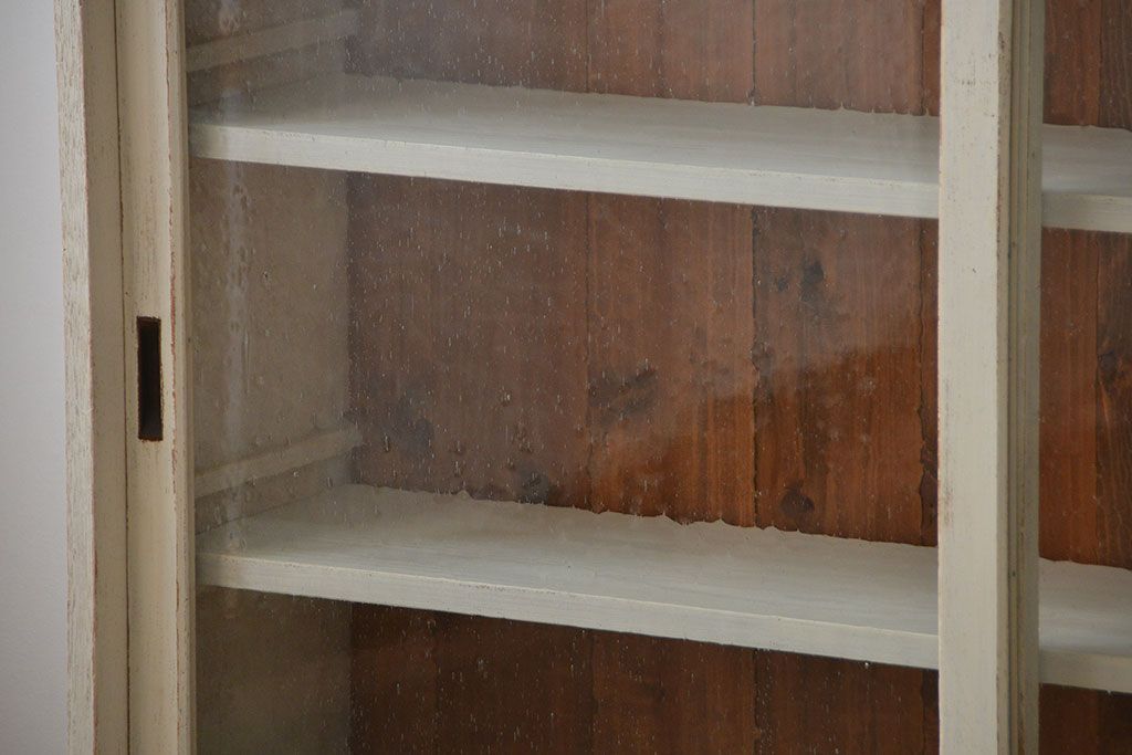 アンティーク家具　アンティークペイント　気泡ガラス入り!脚付きキャビネット