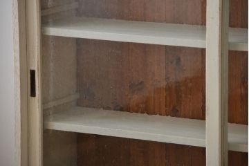 アンティーク家具　アンティークペイント　気泡ガラス入り!脚付きキャビネット