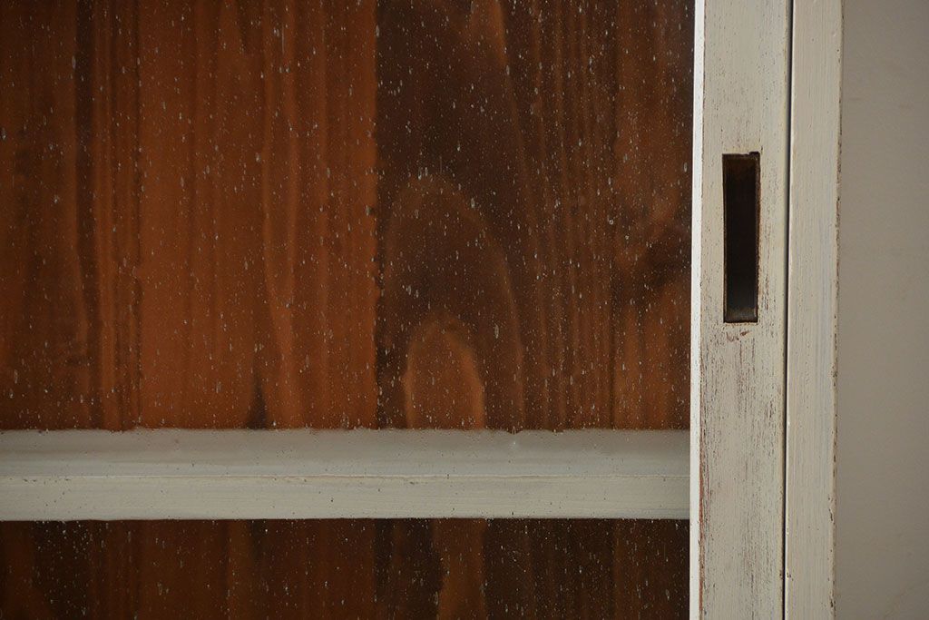 アンティーク家具　アンティークペイント　気泡ガラス入り!脚付きキャビネット