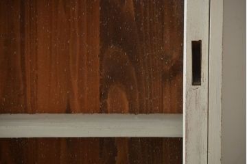 アンティーク家具　アンティークペイント　気泡ガラス入り!脚付きキャビネット