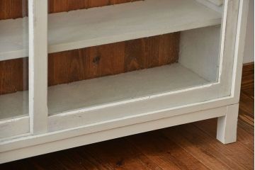 アンティーク家具　アンティークペイント　気泡ガラス入り!脚付きキャビネット