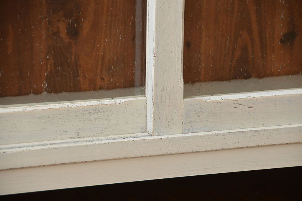 アンティーク家具　アンティークペイント　気泡ガラス入り!脚付きキャビネット