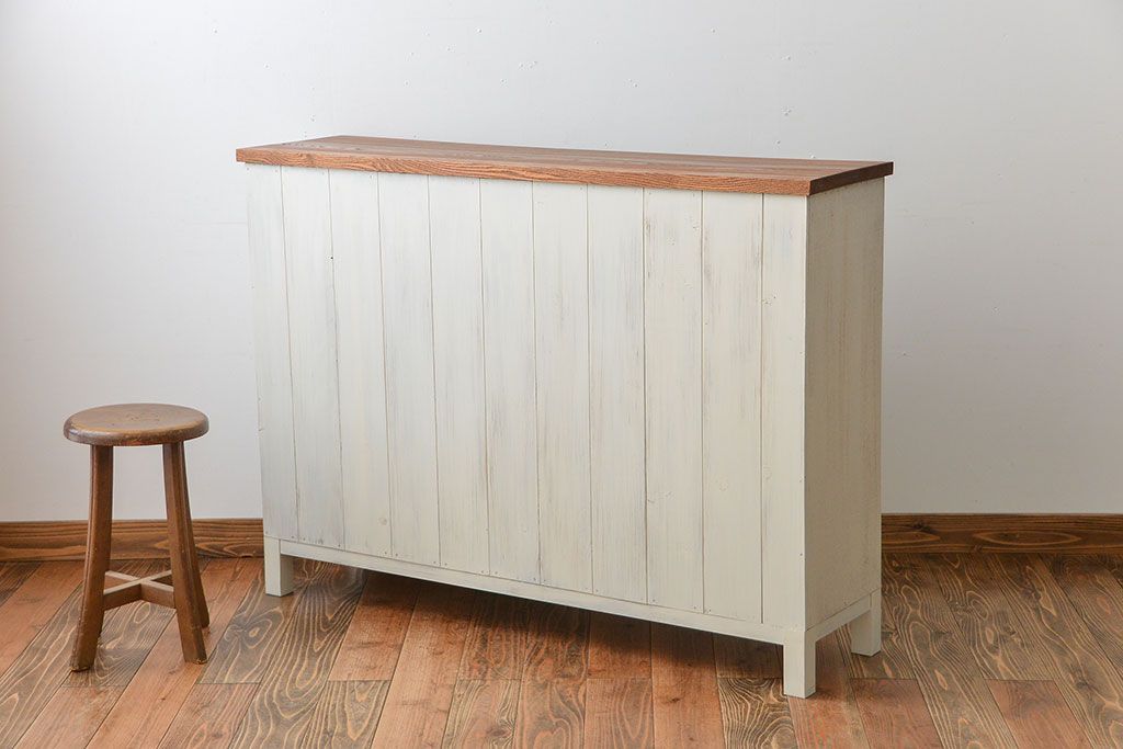 アンティーク家具　アンティークペイント　気泡ガラス入り!脚付きキャビネット