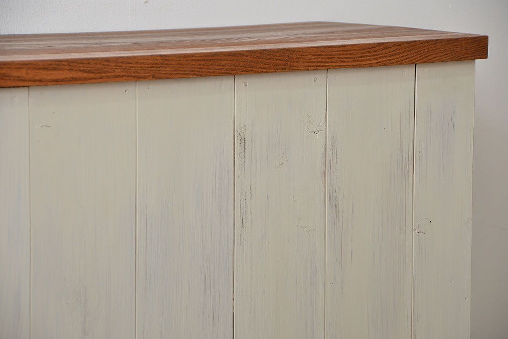 アンティーク家具　アンティークペイント　気泡ガラス入り!脚付きキャビネット