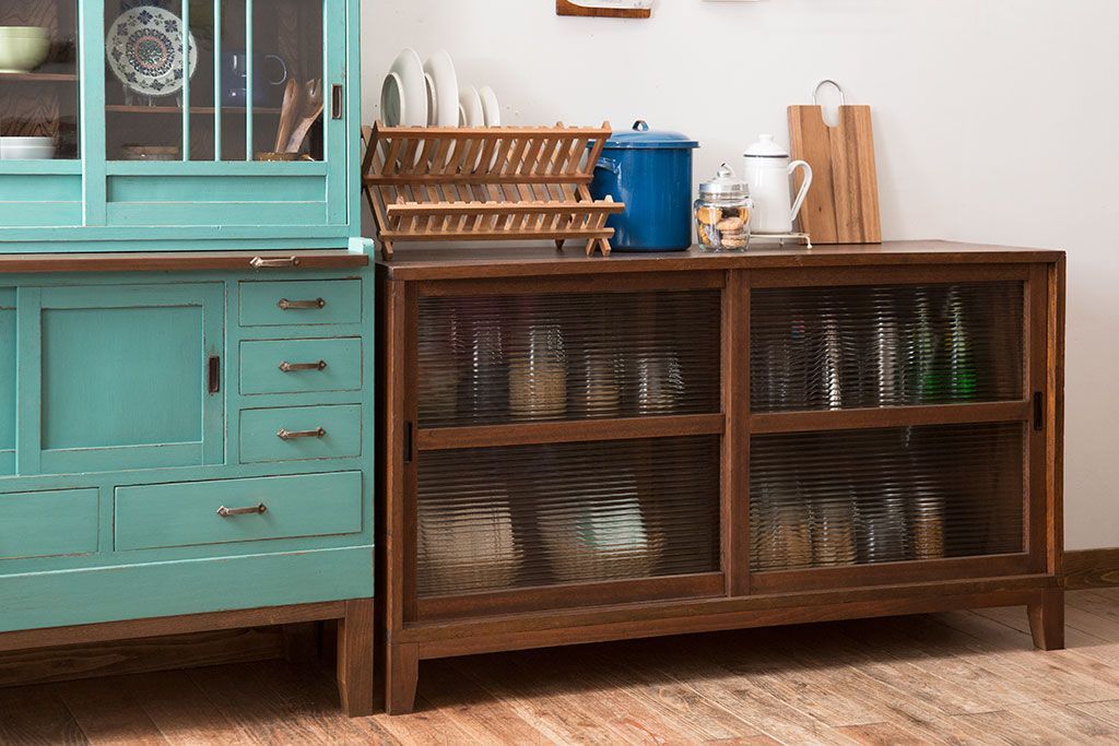 アンティーク家具　アンティーク　モールガラス入り!古い木製の脚付き引き戸収納棚