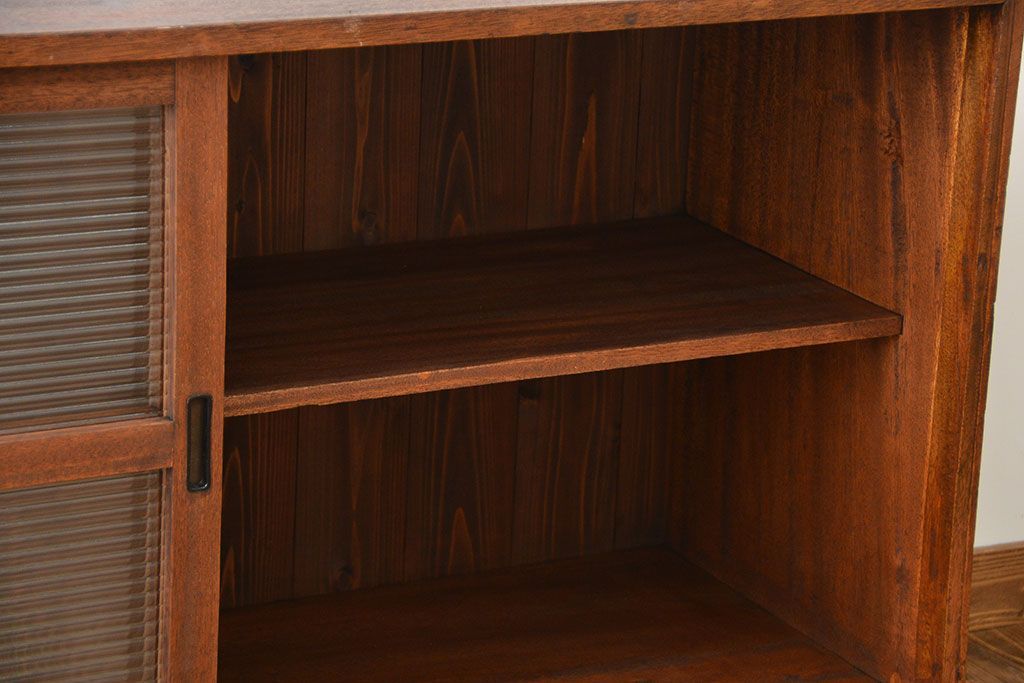 アンティーク家具　アンティーク　モールガラス入り!古い木製の脚付き引き戸収納棚