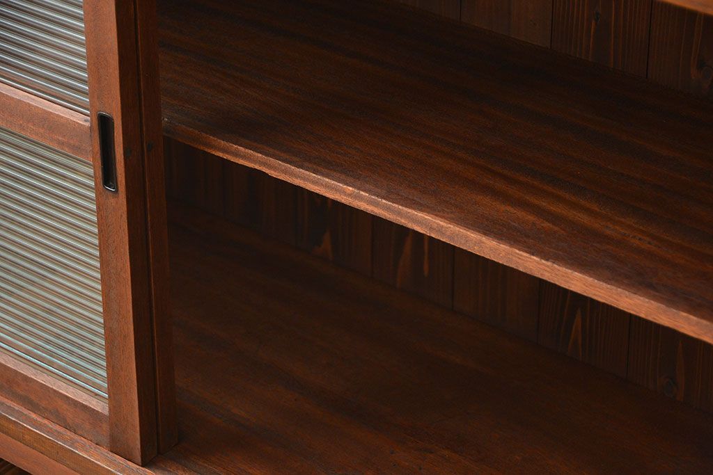 アンティーク家具　アンティーク　モールガラス入り!古い木製の脚付き引き戸収納棚