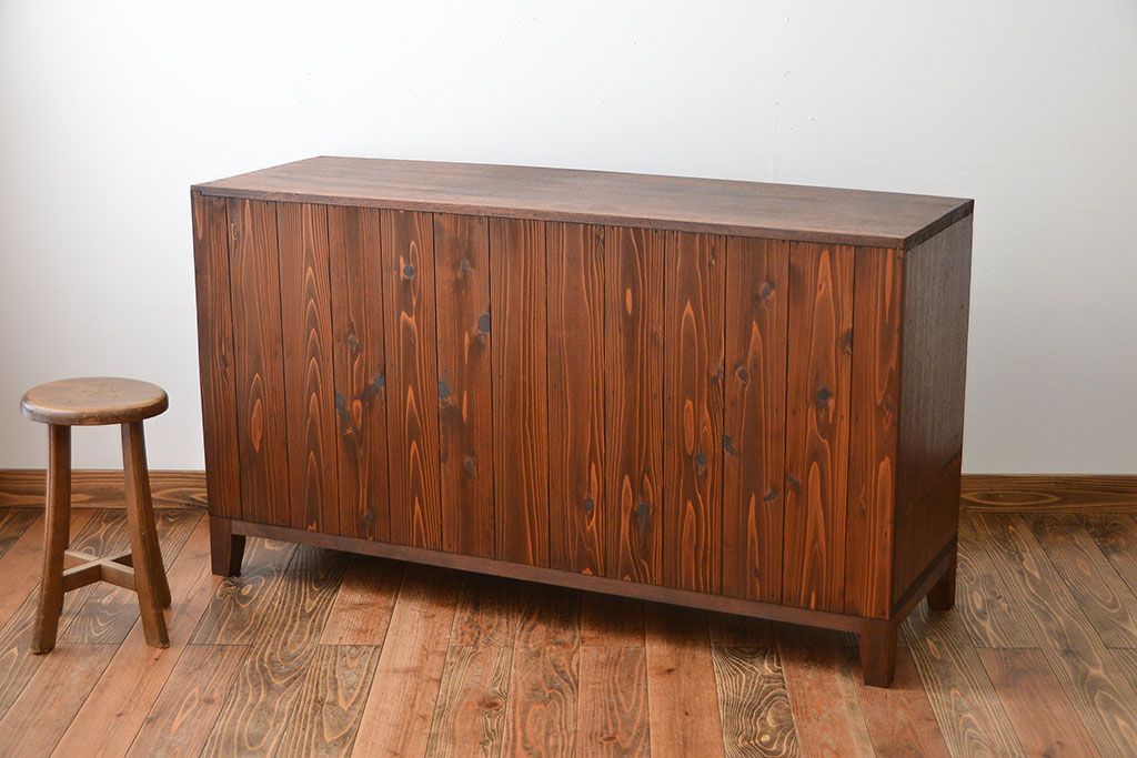 アンティーク家具　アンティーク　モールガラス入り!古い木製の脚付き引き戸収納棚