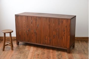 アンティーク家具　アンティーク　モールガラス入り!古い木製の脚付き引き戸収納棚