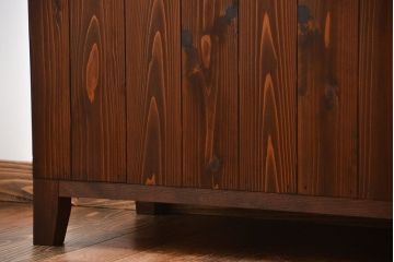 アンティーク家具　アンティーク　モールガラス入り!古い木製の脚付き引き戸収納棚