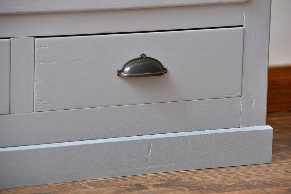 アンティーク家具　アンティーク　おしゃれな壁紙付きペイントガラスケース(ショーケース)