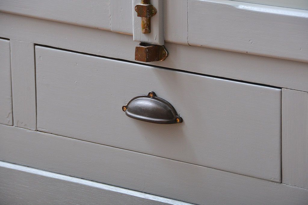 アンティーク家具　アンティーク　おしゃれな壁紙付きペイントガラスケース(ショーケース)