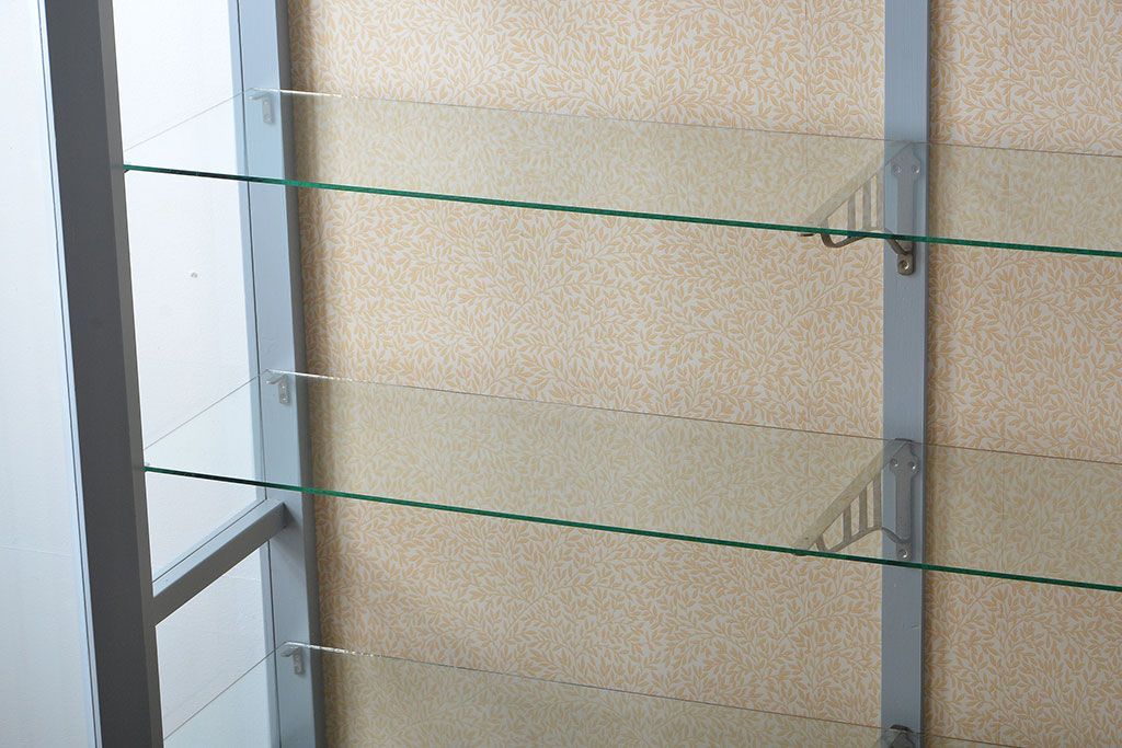 アンティーク家具　アンティーク　おしゃれな壁紙付きペイントガラスケース(ショーケース)