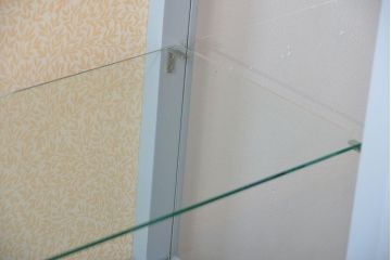 アンティーク家具　アンティーク　おしゃれな壁紙付きペイントガラスケース(ショーケース)