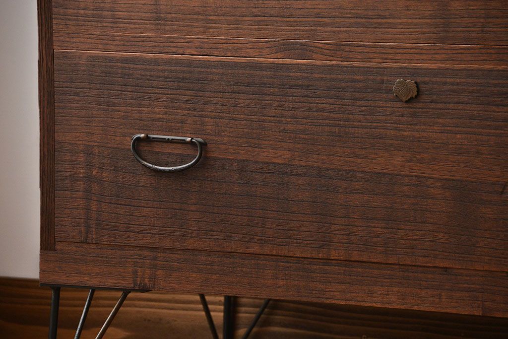 アンティーク家具　アンティーク　古い木製の和風な鉄脚ローボード(2)