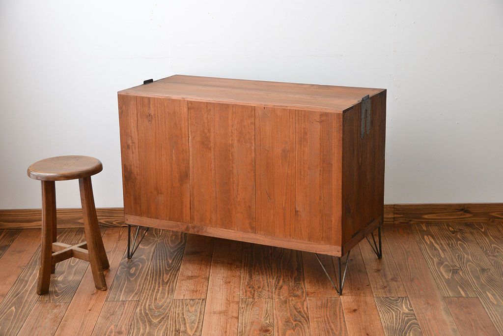 アンティーク家具　アンティーク　古い木製の和風な鉄脚ローボード(2)