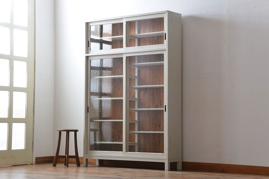 アンティーク家具　アンティークペイント　気泡ガラス入り!薄型収納棚