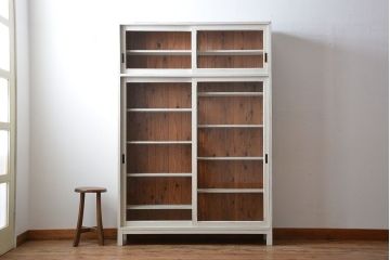アンティーク家具　アンティークペイント　気泡ガラス入り!薄型収納棚